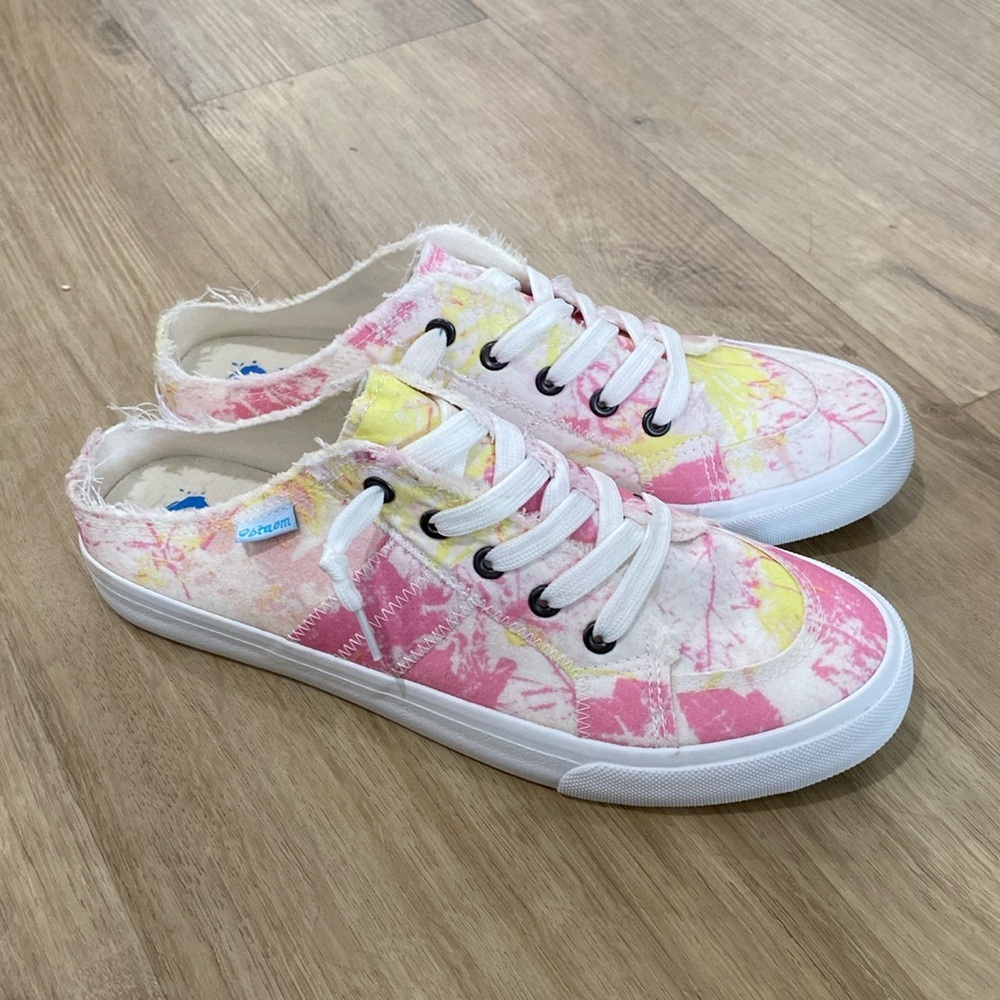 NEW Women’s Obtaom Canvas Mules